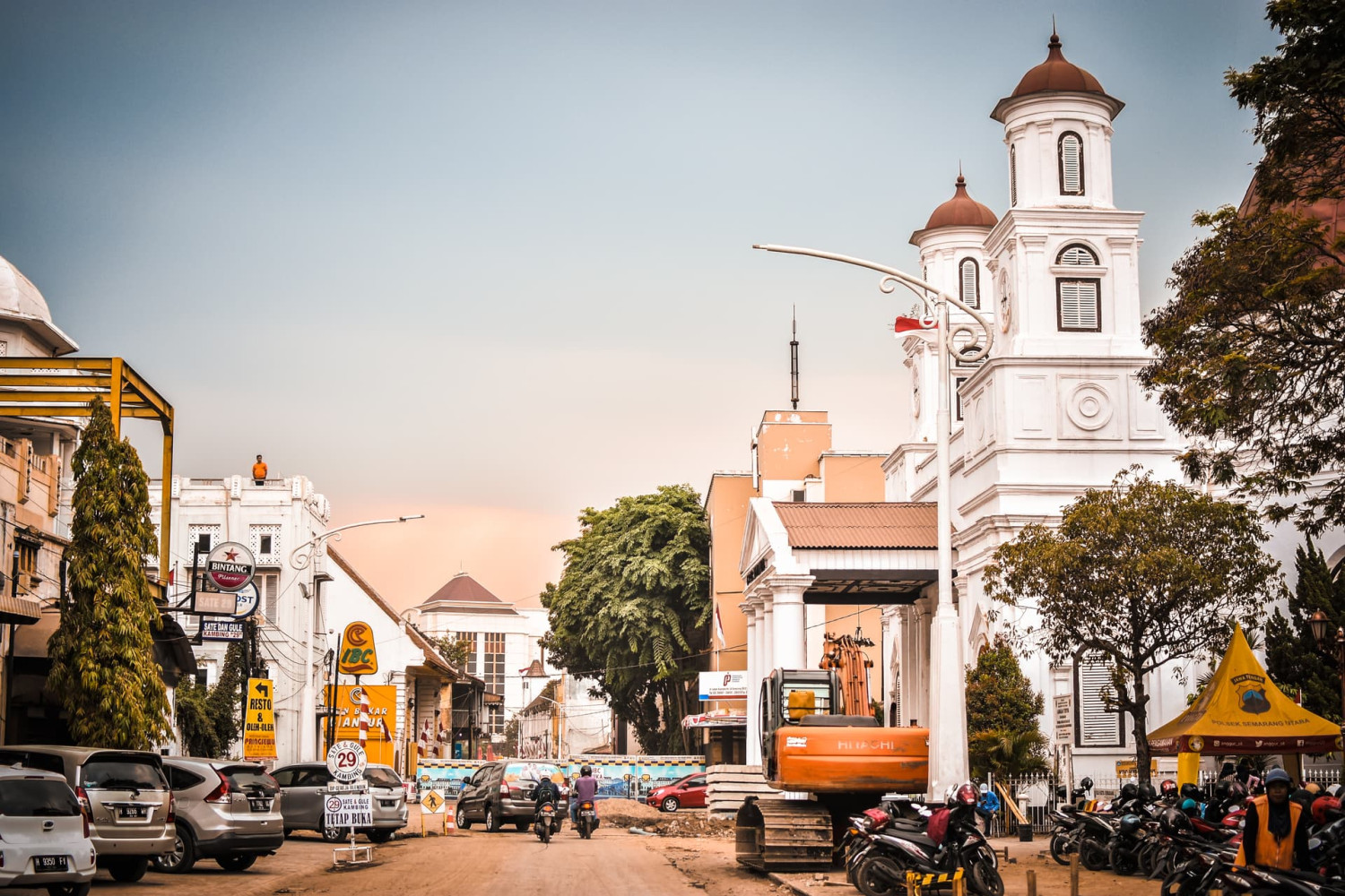 Aktivitas Keluarga di Kota Lama Semarang: Rute Santai Seharian, Spot Jeda, dan Estimasi Biaya 1 Suasana jalan Kota Lama Semarang untuk aktivitas keluarga, Rute aktivitas keluarga di Kota Lama Semarang (pagi sampai sore), 7 aktivitas yang realistis untuk anak, orang tua, dan kakek-nenek, Estimasi biaya sederhana untuk keluarga 4 orang, Checklist praktis sebelum berangkat, FAQ aktivitas keluarga di Kota Lama Semarang