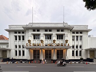 Kawasan Gedung Merdeka Bandung untuk wisata keluarga, Alasan wisata keluarga Gedung Merdeka Bandung layak dicoba, Rute pendek 2-3 jam yang tidak bikin terburu-buru, Estimasi budget yang masuk akal untuk keluarga kecil, Tips praktis agar anak tetap nyaman sepanjang rute, Checklist sebelum berangkat, FAQ wisata keluarga Gedung Merdeka Bandung, Contoh skenario kunjungan keluarga 3 jam, Strategi komunikasi orang tua selama perjalanan