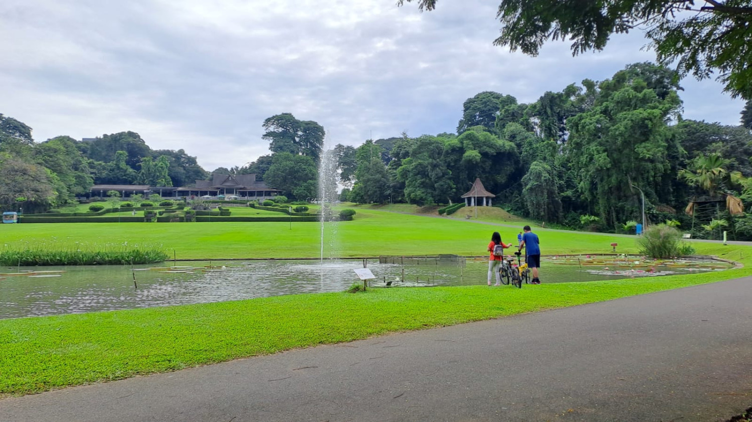 hotel keluarga dekat kebun raya bogor dengan akses jalan kaki, Kenapa memilih hotel keluarga dekat Kebun Raya Bogor?, 7 area hotel keluarga dekat Kebun Raya Bogor yang layak diprioritaskan, Simulasi budget 2 hari 1 malam untuk keluarga kecil, Tips memilih kamar supaya liburan keluarga lebih tenang, FAQ hotel keluarga dekat Kebun Raya Bogor