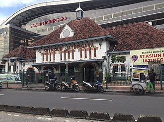 Parkir Dekat Stasiun Jatinegara: Titik Resmi, Tarif, dan Tips Aman buat Keluarga 1 Akses pejalan kaki sekitar Stasiun Jatinegara Jakarta Timur, parkir dekat Stasiun Jatinegara: mulai dari kebutuhan rombongan, Estimasi biaya parkir dan cara hitung aman, Jam ramai yang perlu diantisipasi, Checklist cepat sebelum meninggalkan mobil, Catatan tambahan untuk rombongan besar, Rencana cadangan saat hujan