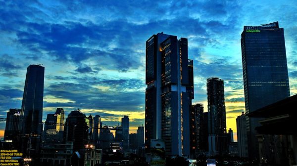 Ilustrasi kawasan hotel di Jakarta, Kenapa hotel dekat TMII lebih masuk akal untuk keluarga?, 7 kriteria hotel keluarga dekat TMII Jakarta Timur, Kisaran budget yang realistis, Rencana satu hari yang tidak melelahkan, FAQ hotel keluarga dekat TMII Jakarta Timur