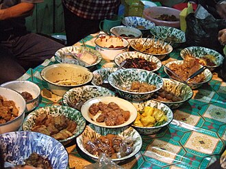 Sajian nasi jamblang untuk sarapan keluarga jalan Siliwangi Cirebon, Kenapa koridor Siliwangi cocok untuk sarapan keluarga?, 7 tempat sarapan keluarga dekat Jalan Siliwangi Cirebon, Rute praktis 2 jam tanpa terburu-buru, Tips budget supaya tetap aman, FAQ sarapan keluarga Jalan Siliwangi Cirebon, Checklist cepat sebelum berangkat dari penginapan, Pola pilihan menu agar semua anggota keluarga kebagian