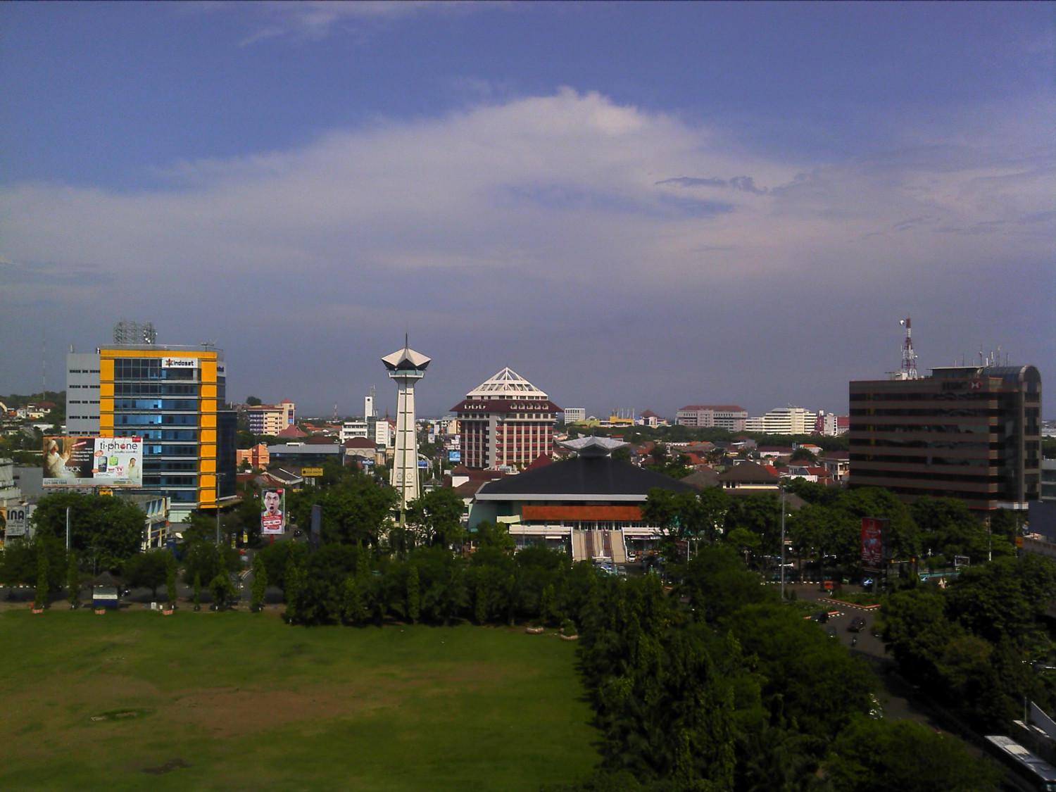 Tips Parkir Keluarga di Kota Lama Semarang Saat Akhir Pekan Malam 1 Suasana malam di sekitar area parkir Kota Lama Semarang, Titik parkir yang paling praktis di sekitar Kota Lama Semarang, Kisaran tarif parkir dan cara menghindari biaya tidak jelas, Rute jalan kaki ramah keluarga dari area parkir ke spot wisata, Jam kunjungan yang lebih nyaman untuk keluarga, FAQ parkir malam Kota Lama Semarang, Catatan keamanan praktis saat parkir malam bersama keluarga