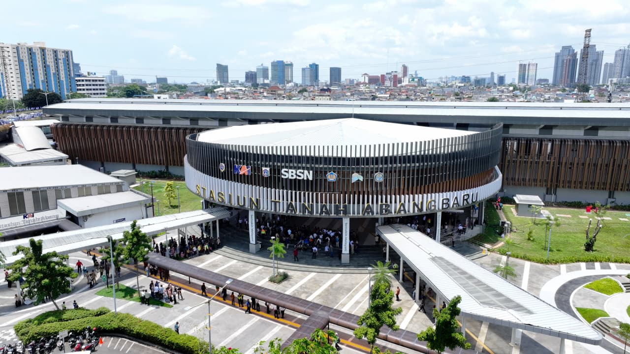 File:Stasiun Tanah Abang Baru.jpg 1 Akses pejalan kaki sekitar Stasiun Tanah Abang, Titik parkir malam yang paling sering dipakai di Tanah Abang, Perkiraan tarif dan waktu ideal datang, Rute jalan kaki aman dari parkir ke pusat grosir, Checklist singkat sebelum masuk area belanja, Tips anti-ribet untuk pengunjung pertama, FAQ parkir malam Tanah Abang