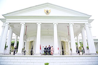 Suasana kawasan Kota Lama Semarang pada malam hari, Kenapa parkir malam di Kota Lama Semarang perlu strategi, Peta ringkas zona parkir berdasarkan micro-area Kota Lama, Jam datang yang paling masuk akal untuk keluarga, Checklist parkir malam aman sebelum mesin dimatikan, Rute jalan kaki singkat setelah parkir, Estimasi budget sederhana saat main malam, FAQ parkir malam Kota Lama Semarang, Rencana cadangan kalau hujan turun mendadak, Tips kecil agar jalan kaki tetap enak sampai pulang