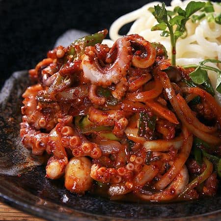 Nakji Bokkeum, 1. Kimchi, 2. Kimbap, 3. Bibimbap, 4. Bulgogi, 5. Ramyeon, 6. Jjajangmyeon, 7. Japchae / Chapchae, 8. Miyeok Guk, 10. Kepiting Saus Korea, 11. Nakji Bokkeum, 12. Gogigui, 13. Haejangguk, 14. Sannakji, 15. Sundubu Jjigae, 16. Soondubu, 17. Jjukumi, 18. Yangnyeom Tongdak, 19. Dakjuk, 20. Seolleongtang, 21. Jeongol, 22. Samgyetang, 1. Tteokbokki, 2. Eomuk, 3. Twigim, 4. Bungeoppang, 5. Gyrenppang, 6. Hotteok, 7. Bbopki, 8. Gurita dan Cumi-cumi Kering, 9. Kkultare, 10. Hweori Gamja, 11. Sundae