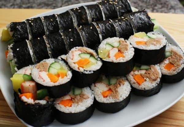 Kimbap, 1. Kimchi, 2. Kimbap, 3. Bibimbap, 4. Bulgogi, 5. Ramyeon, 6. Jjajangmyeon, 7. Japchae / Chapchae, 8. Miyeok Guk, 10. Kepiting Saus Korea, 11. Nakji Bokkeum, 12. Gogigui, 13. Haejangguk, 14. Sannakji, 15. Sundubu Jjigae, 16. Soondubu, 17. Jjukumi, 18. Yangnyeom Tongdak, 19. Dakjuk, 20. Seolleongtang, 21. Jeongol, 22. Samgyetang, 1. Tteokbokki, 2. Eomuk, 3. Twigim, 4. Bungeoppang, 5. Gyrenppang, 6. Hotteok, 7. Bbopki, 8. Gurita dan Cumi-cumi Kering, 9. Kkultare, 10. Hweori Gamja, 11. Sundae
