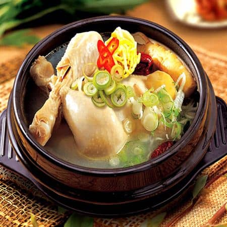 Samgyetang, 1. Kimchi, 2. Kimbap, 3. Bibimbap, 4. Bulgogi, 5. Ramyeon, 6. Jjajangmyeon, 7. Japchae / Chapchae, 8. Miyeok Guk, 10. Kepiting Saus Korea, 11. Nakji Bokkeum, 12. Gogigui, 13. Haejangguk, 14. Sannakji, 15. Sundubu Jjigae, 16. Soondubu, 17. Jjukumi, 18. Yangnyeom Tongdak, 19. Dakjuk, 20. Seolleongtang, 21. Jeongol, 22. Samgyetang, 1. Tteokbokki, 2. Eomuk, 3. Twigim, 4. Bungeoppang, 5. Gyrenppang, 6. Hotteok, 7. Bbopki, 8. Gurita dan Cumi-cumi Kering, 9. Kkultare, 10. Hweori Gamja, 11. Sundae