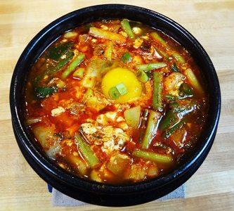 makanan khas korea soondubu, 1. Kimchi, 2. Kimbap, 3. Bibimbap, 4. Bulgogi, 5. Ramyeon, 6. Jjajangmyeon, 7. Japchae / Chapchae, 8. Miyeok Guk, 10. Kepiting Saus Korea, 11. Nakji Bokkeum, 12. Gogigui, 13. Haejangguk, 14. Sannakji, 15. Sundubu Jjigae, 16. Soondubu, 17. Jjukumi, 18. Yangnyeom Tongdak, 19. Dakjuk, 20. Seolleongtang, 21. Jeongol, 22. Samgyetang, 1. Tteokbokki, 2. Eomuk, 3. Twigim, 4. Bungeoppang, 5. Gyrenppang, 6. Hotteok, 7. Bbopki, 8. Gurita dan Cumi-cumi Kering, 9. Kkultare, 10. Hweori Gamja, 11. Sundae