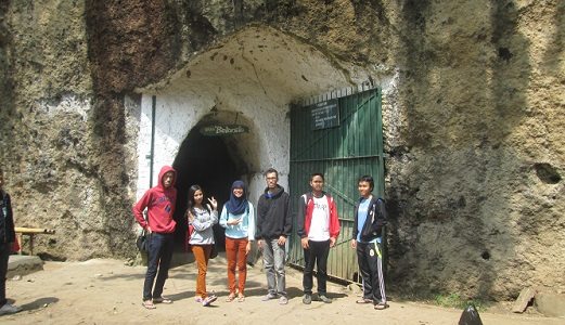 depan goa belanda, Akses Jalan, Area Tahura, Goa Jepang dan Goa Belanda, Penangkaran Rusa, Menuju Curug Omas Maribaya