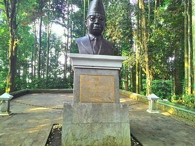 patung juanda, Akses Jalan, Area Tahura, Goa Jepang dan Goa Belanda, Penangkaran Rusa, Menuju Curug Omas Maribaya