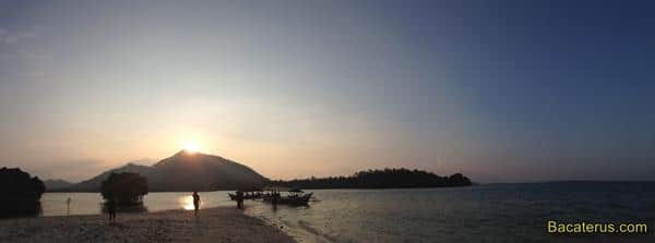 10, Ramah Tamah Dengan Penduduk Asli, Snorkeling Spot, Berburu Matahari, Souvenir