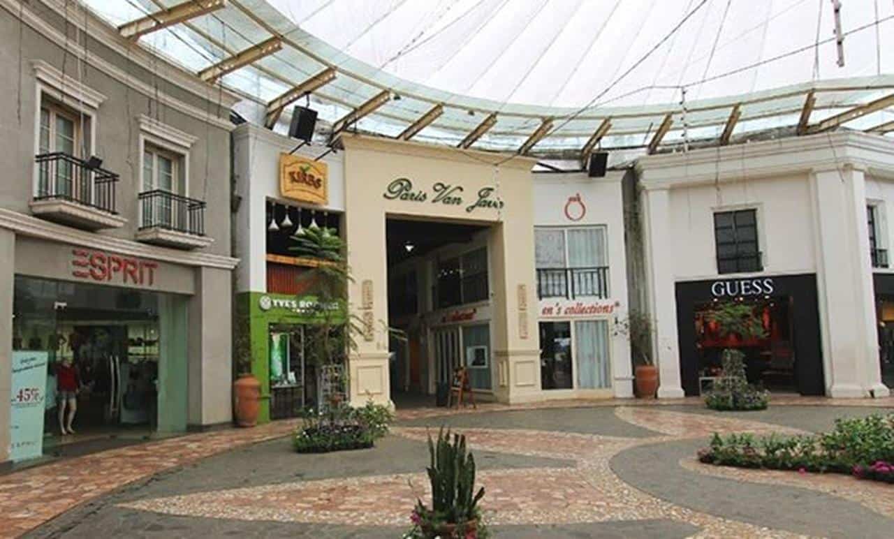 PVJ Resort Lifestyle Place, 1. Kota Kasablanka, 2. Central Park Mall, 3. Grand Indonesia Shopping Town, 4. AEON Mall Tangerang, 5. Tunjungan Plaza, 6. Trans Studio Mall - Bandung, 7. PVJ Resort Lifestyle Place, 8. Summarecon Mall Bekasi (SMB), 9. Paragon City Mall, 10. Beachwalk Shopping Mall