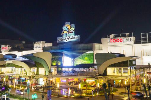 Summarecon-Mal-Bekasi, 1. Kota Kasablanka, 2. Central Park Mall, 3. Grand Indonesia Shopping Town, 4. AEON Mall Tangerang, 5. Tunjungan Plaza, 6. Trans Studio Mall - Bandung, 7. PVJ Resort Lifestyle Place, 8. Summarecon Mall Bekasi (SMB), 9. Paragon City Mall, 10. Beachwalk Shopping Mall