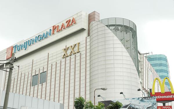 tunjunganplaza, 1. Kota Kasablanka, 2. Central Park Mall, 3. Grand Indonesia Shopping Town, 4. AEON Mall Tangerang, 5. Tunjungan Plaza, 6. Trans Studio Mall - Bandung, 7. PVJ Resort Lifestyle Place, 8. Summarecon Mall Bekasi (SMB), 9. Paragon City Mall, 10. Beachwalk Shopping Mall