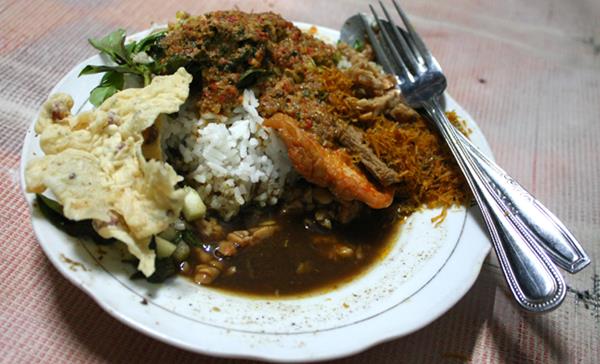 Pecel Rawon Pucang, 1. Sate Ayam Lisidu, 2. Sop Buntut Gelora Pancasila, 3. Soto Madura Wawan, 4. Sego Sambel Mak Yeye, 5. Bubur Ayam Mang Dudung, 6. Pecel Ambulance Bu Hana, 7. Padin Bu Achmad Dewi, 8. Nasi Bali Pengampon, 9. Nasi Cumi Waspada, 10. Pecel Rawon Pucang, 11. Yung Ho