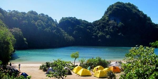pulau sempu, 1. Pantai Papuma, Jember, 2. Pantai Popoh, Tulungagung, 3. Pantai Pelang, Trenggalek, 4. Pulau Bawean, Gresik, 5. Gili Labak, Madura, 6. Pantai Plengkung (G Land), Banyuwangi, 7. Pantai Pulau Merah, Banyuwangi, 8. Pantai Pulau Sempu, Malang, 9. Pantai Tambakrejo, Blitar, 10. Pantai Klayar, Pacitan