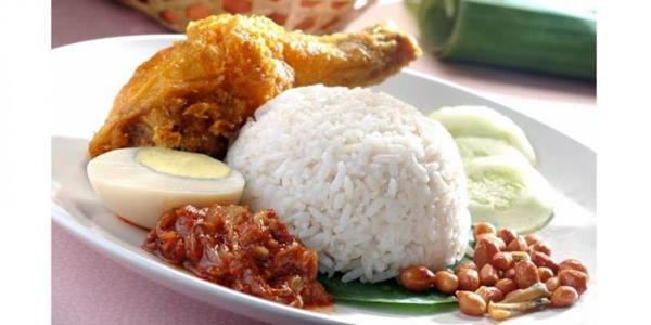 Nasi Gemuk, 1. Tempoyak, 2. Kue Srikaya, 3. Gulai Tepek Ikan, 4. Dodol Nanas, 5. Jus Pinang, 6. Dodol Kentang Kerinci, 7. Gandus, 8. Sup Tulang, 9. Nasi Gemuk, 10. Daging Masak Itam