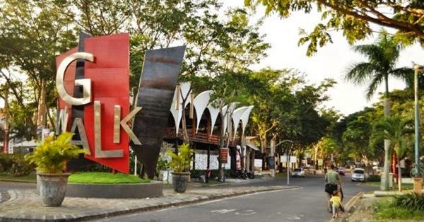 G-Walk, 1. Kuppel Biergarten &amp; Bar, 2. Carpentier Kitchen, 3. Noach Cafe and Bistro, 4. Kudos Cafe, 5. Redback Specialty Coffee (Graha), 6. Our Bar, 7. G-Walk, 9. Taman Pelangi, 10. Zangrandi, 11. The Avenue Lounge Bar, 12. Surabaya Town Square, 13. Domicile Kitchen &amp; Lounge, 14. Spazio, 15. Taman Bungkul, 16. Holywings, 17. Graha Fairground, 18. Almaluna Bar &amp; Restaurant, 19. Babeh Street, 20. OTW Food Street