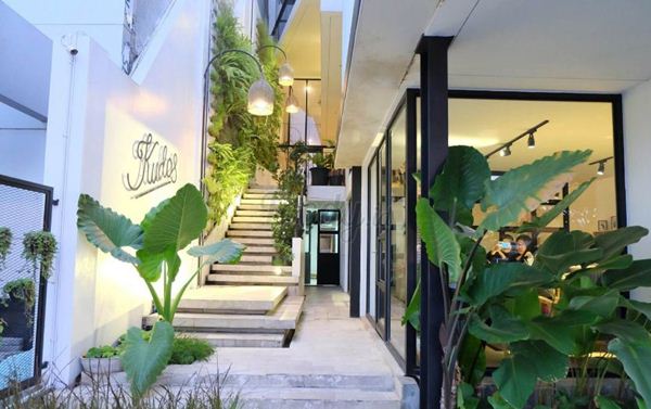 Kudos Cafe, 1. Kuppel Biergarten &amp; Bar, 2. Carpentier Kitchen, 3. Noach Cafe and Bistro, 4. Kudos Cafe, 5. Redback Specialty Coffee (Graha), 6. Our Bar, 7. G-Walk, 9. Taman Pelangi, 10. Zangrandi, 11. The Avenue Lounge Bar, 12. Surabaya Town Square, 13. Domicile Kitchen &amp; Lounge, 14. Spazio, 15. Taman Bungkul, 16. Holywings, 17. Graha Fairground, 18. Almaluna Bar &amp; Restaurant, 19. Babeh Street, 20. OTW Food Street