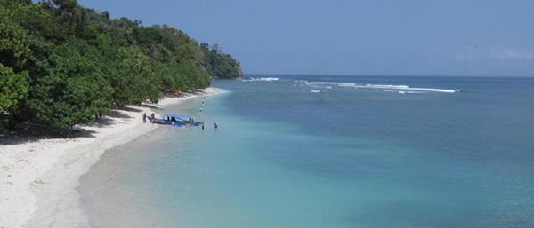 Pantai Plengkung, 1. Pantai Papuma, Jember, 2. Pantai Popoh, Tulungagung, 3. Pantai Pelang, Trenggalek, 4. Pulau Bawean, Gresik, 5. Gili Labak, Madura, 6. Pantai Plengkung (G Land), Banyuwangi, 7. Pantai Pulau Merah, Banyuwangi, 8. Pantai Pulau Sempu, Malang, 9. Pantai Tambakrejo, Blitar, 10. Pantai Klayar, Pacitan
