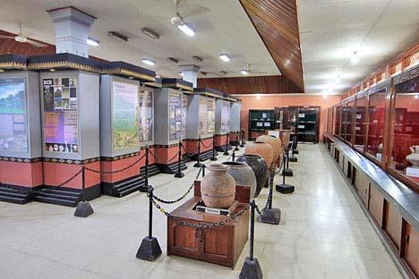 Museum Trowulan Mojokerto, 1. Candi-Candi di Trowulan, 2. Coban Canggu, 3. Wisata Sumber Api Abadi Bekucuk, 4. Pemandian Air Panas Ubalan, 5. Pacet Mini Park, 6. Makam Troloyo, 7. Vihara Majapahit “Sleeping Budha”, 8. Museum Trowulan Mojokerto, 9. Air Terjun Dlundung, 10. Kolam Segaran Mojokerto