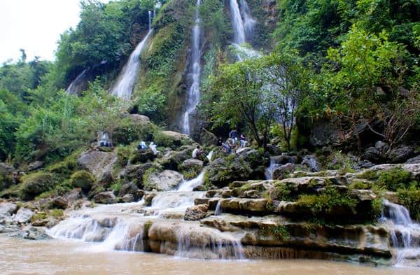 Air Terjun Sri Gethuk, 1. Gua Pindul, 2. Pantai Indrayanti, 3. Pantai Baron, 4. Pantai Siung, 5. Pantai Pok Tunggal, 6. Air Terjun Sri Gethuk, 7. Pantai Sundak, 8. Pantai Lambor, 9. Pantai Ngetun, 10. Bukit Bintang, 11. Goa Kalisuci, 12. Luweng Sampang, 13. Pantai Timang, 14. Telaga Biru Semin, 15. Pantai Watu Kodok