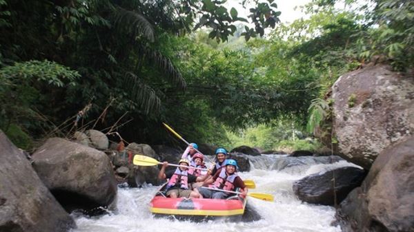 Arung Jeram Timbukar, 1. Taman Laut Bunaken, 2. Pantai Malalayang, 3. Pulau Lihaga, 4. Pulau Siladen, 5. Arung Jeram Timbukar, 6. Monumen Yesus Memberkati, 7. Danau Tondano, 8. Kota Bunga Tomohon, 9. Taman Wisata Tandurusa, 10. Manado Tua, 11. Bukit Kasih, 12. Pulau Lembeh, 13. Taman Laut Tumbak, 14. Air Terjun Kima Atas, 15. Waruga Sawangan