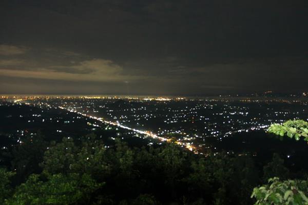 Bukit Bintang, 1. Gua Pindul, 2. Pantai Indrayanti, 3. Pantai Baron, 4. Pantai Siung, 5. Pantai Pok Tunggal, 6. Air Terjun Sri Gethuk, 7. Pantai Sundak, 8. Pantai Lambor, 9. Pantai Ngetun, 10. Bukit Bintang, 11. Goa Kalisuci, 12. Luweng Sampang, 13. Pantai Timang, 14. Telaga Biru Semin, 15. Pantai Watu Kodok