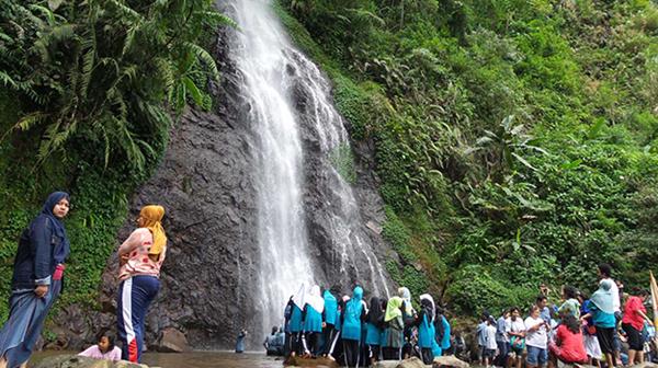 Curug Cijalu, 1. Pemandian Air Panas Ciater, 2. Pantai Pondok Bali, 3. Penangkaran Buaya Blanakan, 4. Curug Cileat, 5. Pantai Kelapaan, 6. Curug Cijalu, 7. Batu Kapur, 8. Capolaga, 9. Pemancingan Lembah Gunung Kujang, 10. Desa Wisata Sari Bunihayu