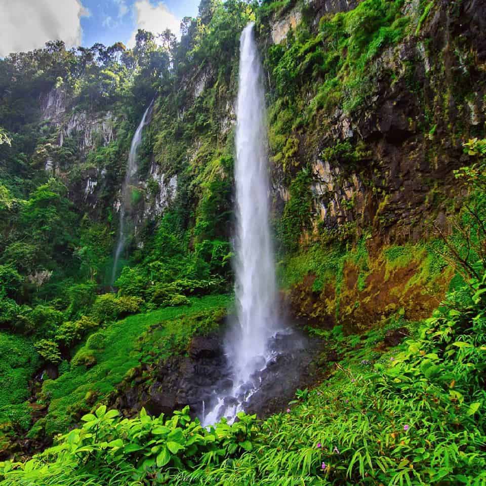 Curug Cileat, 1. Pemandian Air Panas Ciater, 2. Pantai Pondok Bali, 3. Penangkaran Buaya Blanakan, 4. Curug Cileat, 5. Pantai Kelapaan, 6. Curug Cijalu, 7. Batu Kapur, 8. Capolaga, 9. Pemancingan Lembah Gunung Kujang, 10. Desa Wisata Sari Bunihayu