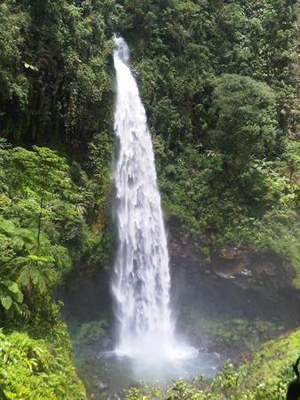 Curug Cipendok, 1. Baturraden, 2. Pancuran Telu dan Pitu, 3. Gua Sarabadak, 4. Combong Valley, 5. Dreamland Park, 6. Telaga Sunyi, 7. Gunung Slamet, 8. Curug Cipendok, 9. Gua Maria Kaliori, 10. Pemandian Kalibacin