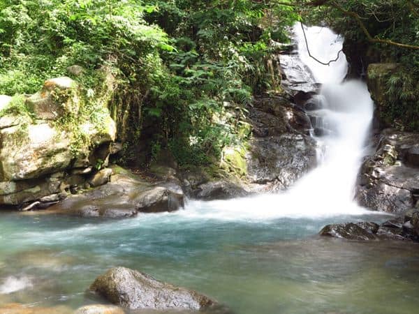 Curug Panjang Tempat Wisata di Puncak Bogor, 1. Curug Panjang, 2. Taman Safari Cisarua, 3. Telaga Warna, 4. Kebun Teh Gunung Mas, 5. Curug Cikoneng (Curug Bidadari), 6. Kebun Raya Cibodas, 7. Wisata Citamiang, 8. Penangkaran Rusa Giri Jaya, 9. Danau Lido Cigombong, 10. Taman Bunga Nusantara