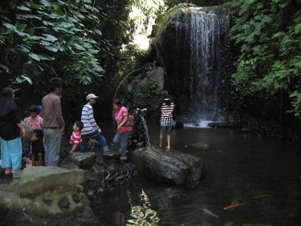 Curug Sidomba, 1. 7 Sumur Cibulan, 2. Curug Putri, 3. Curug Sidomba, 4. Waduk Darma, 5. Pemandian Air Panas Sangkanhurip Alami, 6. Telaga Remis, 7. Curug Bangkong, 8. Gedung Perundingan Linggarjati, 9. Taman Wisata Alam Linggarjati, 10. Taman Purbakala Cipari