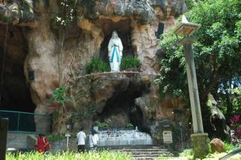 Gua Maria Kaliori, 1. Baturraden, 2. Pancuran Telu dan Pitu, 3. Gua Sarabadak, 4. Combong Valley, 5. Dreamland Park, 6. Telaga Sunyi, 7. Gunung Slamet, 8. Curug Cipendok, 9. Gua Maria Kaliori, 10. Pemandian Kalibacin