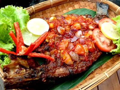 Gence Ruan, 1. Nasi Kuning Samarinda, 2. Ayam Cincane, 3. Nasi Bekepor, 4. Pepes Kepiting, 5. Sate Payau, 6. Sambal Raja, 7. Bubur Pedas, 8. Gence Ruan, 9. Amplang, 10. Pisang Gapit
