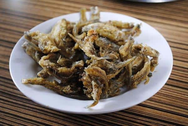 Ikan Seluang, 1. Batu Mulia, 2. Rabuk Ikan, 3. Amplang, 4. Kue Rangai, 5. Kaos Banjarmasin, 6. Sasirangan, 7. Panting, 8. Miniatur Rumah Adat, 9. Ikan Seluang, 10. Dodol Kandangan