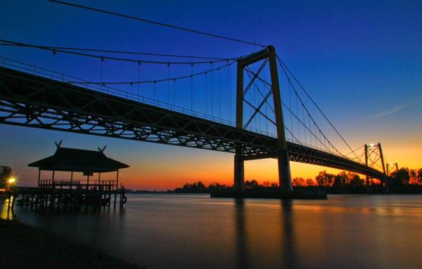 Jembatan Barito, 1. Pulau Kembang, 2. Pasar Terapung, 3. Masjid Raya Sabilal Muhtadin, 4. Taman Siring Sungai Martapura, 5. Taman Maskot, 6. Jembatan Barito, 7. Pasar Intan Cahaya Bumi Selamat, 8. Masjid Sultan Suriansyah, 9. Kampung Sasirangan, 10. Museum Wasaka, 11. Pantai Joras, 12. Pulau Birah-birahan, 13. Pulau Samber Gelap, 14. Danau Biru Pengaron, 15. Puncak Bukit Lebak Naga