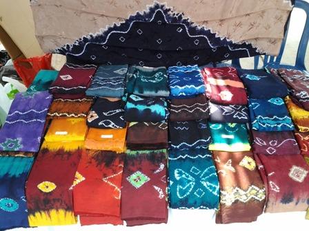 Kampung Sasirangan, 1. Pulau Kembang, 2. Pasar Terapung, 3. Masjid Raya Sabilal Muhtadin, 4. Taman Siring Sungai Martapura, 5. Taman Maskot, 6. Jembatan Barito, 7. Pasar Intan Cahaya Bumi Selamat, 8. Masjid Sultan Suriansyah, 9. Kampung Sasirangan, 10. Museum Wasaka, 11. Pantai Joras, 12. Pulau Birah-birahan, 13. Pulau Samber Gelap, 14. Danau Biru Pengaron, 15. Puncak Bukit Lebak Naga