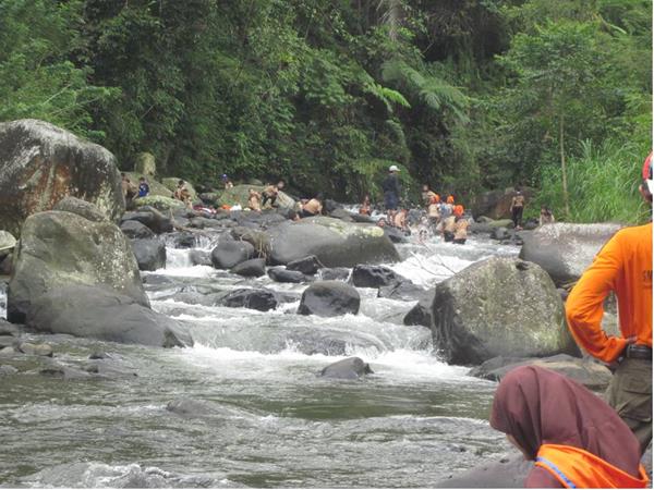 Linggo Asri, 1. Museum Batik, 2. Curug Bajing, 3. Kebun Teh Pagilaran, 4. Pantai Pasir Kencana, 5. Pantai Slamaran Indah, 6. Desa Wisata Lolong, 7. Linggo Asri, 8. Pantai Depok, 9. International Batik Center, 10. Gunung dan Curug Rogojembangan