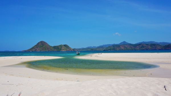 Pulau Noko Selayar, 1. Telaga Ngipik, 2. Pulau Bawean, 3. Pantai Delegan, 4. Bukit Jamur, 5. Goa Gelang Agung, 6. Petilasan Sunan Kalijaga, 7. Gunung Kapur Sekapuk, 8. Kota Lama Gresik, 9. Sendang Banyu Biru Lowayu, 10. Makam Sunan Gresik, 11. Pulau Gili Noko, 12. Sendang Pancuran Gosari, 13. Pantai Pulau Cina, 14. Banyu Urip Mangrove Center, 15. Pulau Noko Selayar