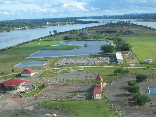 Pulau Kumala, 1. Pulau Beras Basah, 2. Air Terjun Tanah Merah, 3. Masjid Islamic Center Samarinda, 4. Telaga Permai Batu Besaung, 5. Tjiu’s Palace Samarinda, 6. Kebun Raya Unmul Samarinda, 7. Taman Rekreasi Lembah Hijau, 8. Kampung Tenun Samarinda, 9. Desa Budaya Pampang, 10. Pulau Kumala