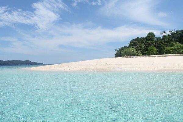 Pulau Lihaga, 1. Taman Laut Bunaken, 2. Pantai Malalayang, 3. Pulau Lihaga, 4. Pulau Siladen, 5. Arung Jeram Timbukar, 6. Monumen Yesus Memberkati, 7. Danau Tondano, 8. Kota Bunga Tomohon, 9. Taman Wisata Tandurusa, 10. Manado Tua, 11. Bukit Kasih, 12. Pulau Lembeh, 13. Taman Laut Tumbak, 14. Air Terjun Kima Atas, 15. Waruga Sawangan