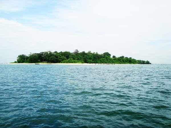 Pulau Panjang, 1. Kepulauan Karimunjawa, 2. Pantai Bandengan, 3. Pantai Pungkruk, 4. Pantai Ombak Mati, 5. Masjid Mantingan, 6. Museum R.A. Kartini, 7. Pantai Kartini, 8. Pulau Panjang, 9. Pantai Teluk Awur, 10. Air Terjun Songgolangit