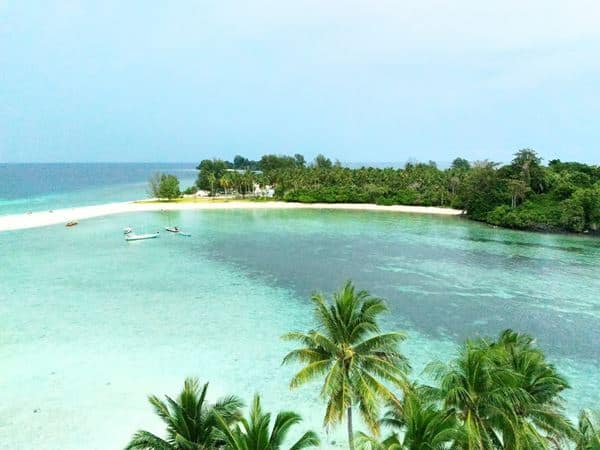 Pulau Samber Gelap, 1. Pulau Kembang, 2. Pasar Terapung, 3. Masjid Raya Sabilal Muhtadin, 4. Taman Siring Sungai Martapura, 5. Taman Maskot, 6. Jembatan Barito, 7. Pasar Intan Cahaya Bumi Selamat, 8. Masjid Sultan Suriansyah, 9. Kampung Sasirangan, 10. Museum Wasaka, 11. Pantai Joras, 12. Pulau Birah-birahan, 13. Pulau Samber Gelap, 14. Danau Biru Pengaron, 15. Puncak Bukit Lebak Naga