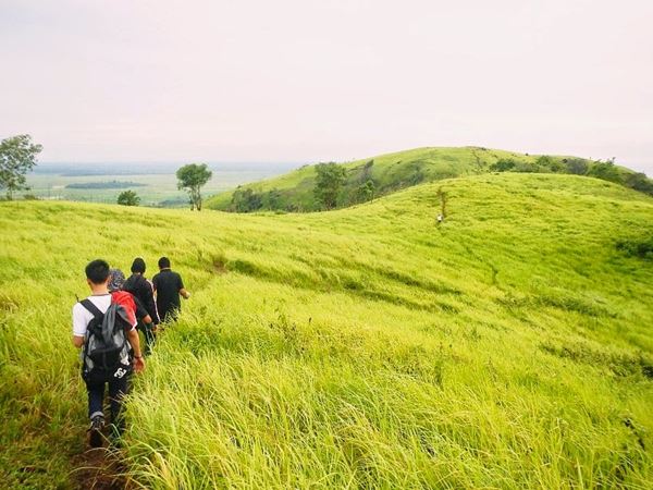 Puncak Bukit Lebak Naga, 1. Pulau Kembang, 2. Pasar Terapung, 3. Masjid Raya Sabilal Muhtadin, 4. Taman Siring Sungai Martapura, 5. Taman Maskot, 6. Jembatan Barito, 7. Pasar Intan Cahaya Bumi Selamat, 8. Masjid Sultan Suriansyah, 9. Kampung Sasirangan, 10. Museum Wasaka, 11. Pantai Joras, 12. Pulau Birah-birahan, 13. Pulau Samber Gelap, 14. Danau Biru Pengaron, 15. Puncak Bukit Lebak Naga