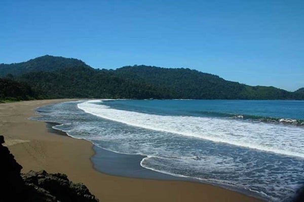 Pantai Bandealit, 1. Pantai Paseban, 2. Pantai Puger, 3. Pantai Papuma, 4. Pantai Bandealit, 5. Tiara Waterpark, 6. Pemandian Kebon Agung, 7. Pantai Watu Ulo, 8. Air Terjun Tancak Jember, 9. Taman Botani, 10. Puncak Rembangan, 11. Kebun Teh Gunung Gambir, 12. Air Terjun Antrokan Manggisan, 13. Pantai Payangan, 14. Pemandian Patemon, 15. Situs Duplang