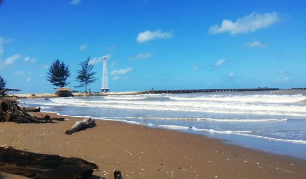 Pantai Joras, 1. Pulau Kembang, 2. Pasar Terapung, 3. Masjid Raya Sabilal Muhtadin, 4. Taman Siring Sungai Martapura, 5. Taman Maskot, 6. Jembatan Barito, 7. Pasar Intan Cahaya Bumi Selamat, 8. Masjid Sultan Suriansyah, 9. Kampung Sasirangan, 10. Museum Wasaka, 11. Pantai Joras, 12. Pulau Birah-birahan, 13. Pulau Samber Gelap, 14. Danau Biru Pengaron, 15. Puncak Bukit Lebak Naga