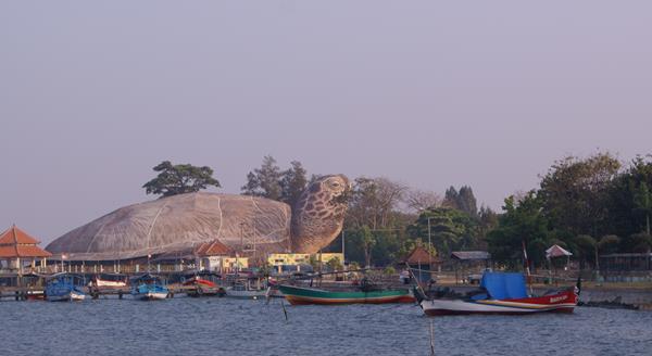 Pantai Kartini, 1. Kepulauan Karimunjawa, 2. Pantai Bandengan, 3. Pantai Pungkruk, 4. Pantai Ombak Mati, 5. Masjid Mantingan, 6. Museum R.A. Kartini, 7. Pantai Kartini, 8. Pulau Panjang, 9. Pantai Teluk Awur, 10. Air Terjun Songgolangit