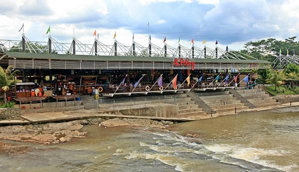 Pasar Ah Poong, 1. Science Garden Sentul, 2. Alam Fantasia, 3. Taman Budaya Sentul, 4. Taman Patung dan Taman Bambu Ecoartpark, 5. Air Terjun Bidadari, 6. Hutan Pinus Gunung Pancar, 7. Jungleland, 8. Pemandian Air Panas Gunung Pancar, 9. Goa Agung Garunggang, 10. Pasar Ah Poong